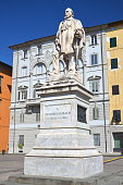 statue-von-giuseppe-garibaldi-in-lucca-t