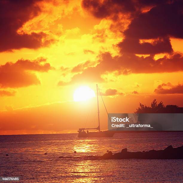 Segeln Bei Sonnenuntergang Stockfoto und mehr Bilder von Allgemein - Allgemein, Ansicht aus erhöhter Perspektive, Atlantik