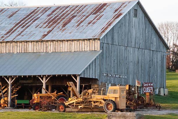 istock Old Barn n West Amana Central Iowa 466189267
