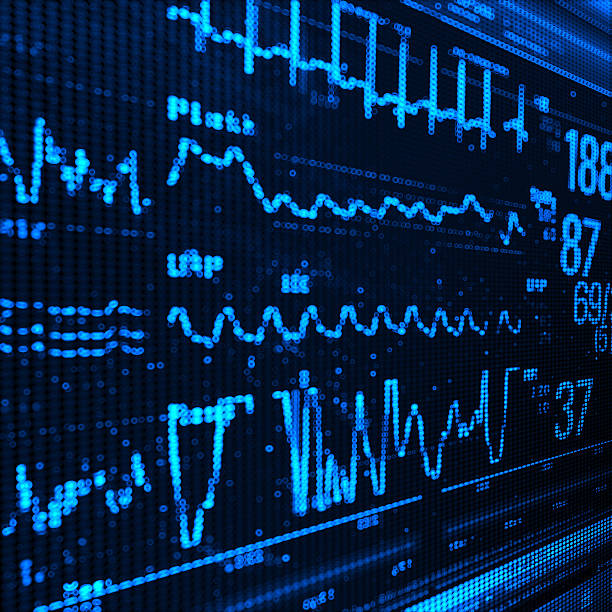 монитор сердечной деятельности - pulse trace computer monitor eeg equipment стоковые фото и изображения