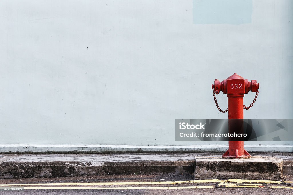 Rojo fuego bombas en la calle - Foto de stock de Boca de Incendios libre de derechos