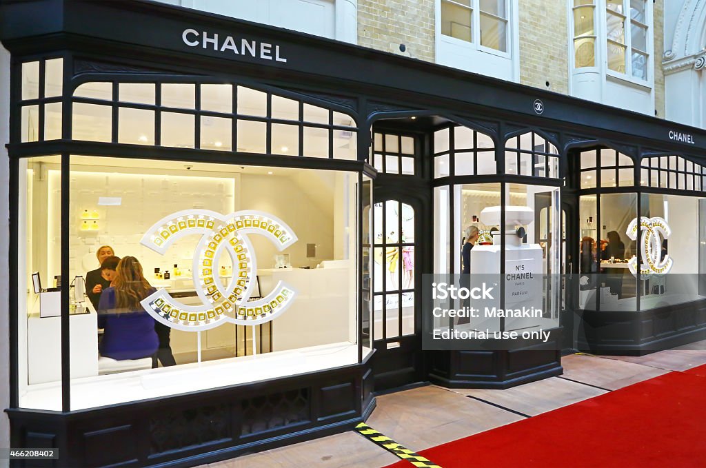 Chanel Store In London Stock Photo - Download Image Now - Chanel - Designer  Label, Perfume, Window - iStock