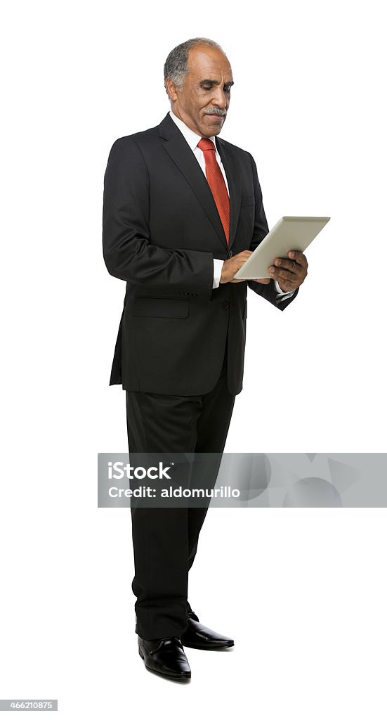 Latin executive lesen aus einem tablet arbeitet - Lizenzfrei Geschäftsmann Stock-Foto
