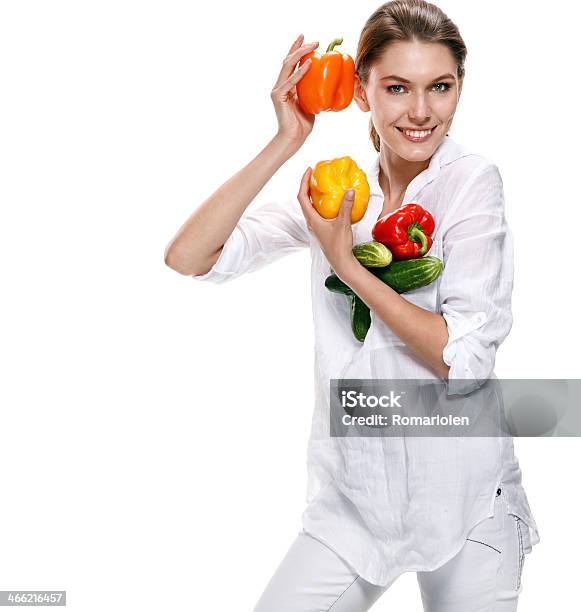 Promo Dziewczyna Posiada Czerwone I Pomarańczowe Paprikasizolowano - zdjęcia stockowe i więcej obrazów Carotenoid