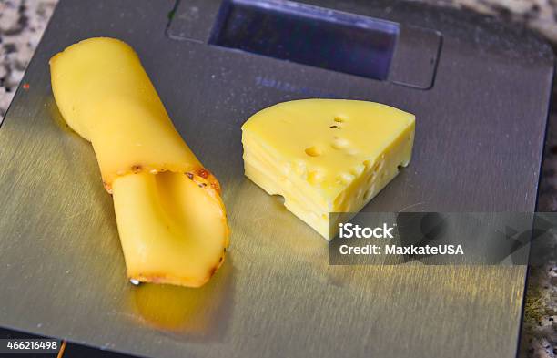 Amplio Trozos De Queso Foto de stock y más banco de imágenes de 2015 - 2015, Alimento, Amarillo - Color