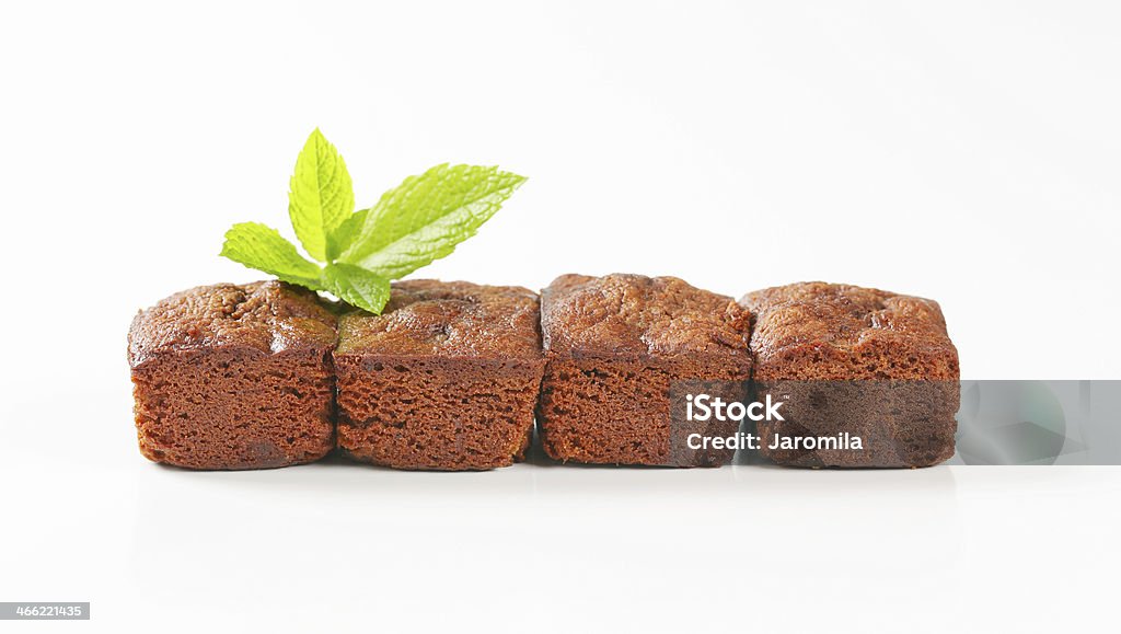 raw di brownies mini orizzontale - Foto stock royalty-free di Bianco