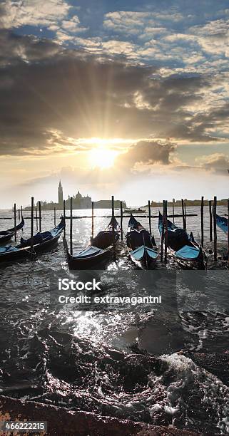 Venecia Gran Canal Con Gondolas Encuentra En Italia Foto de stock y más banco de imágenes de Agua