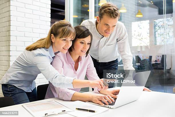 Businessteam Presentation On Laptop In Office Stock Photo - Download Image Now - Casual Clothing, Friendship, Office