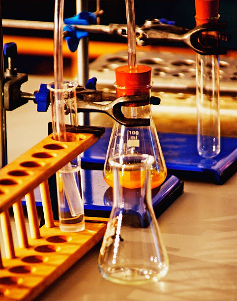 science lab - fatty acid photos et images de collection