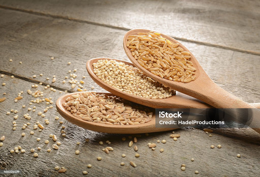 앤시언트 음식 곡물 우드에 배경기술 - 로열티 프리 고대의 스톡 사진