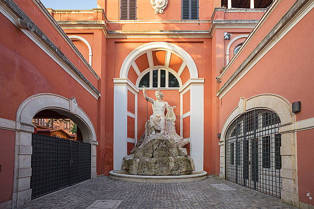 фонтан на палаццо barberini - palazzo barberini стоковые фото и изображения