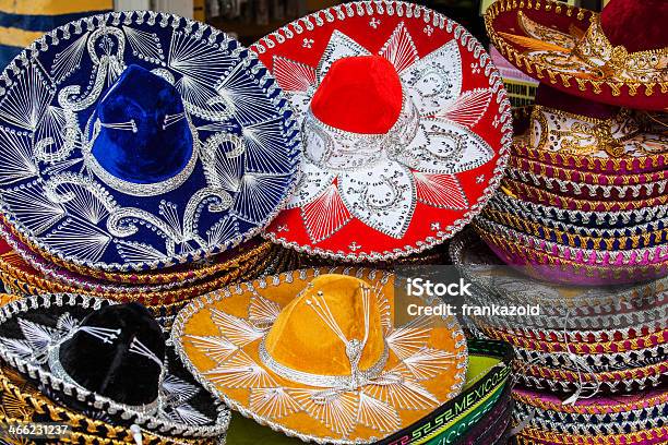 Foto de Colorida Sombrero Mexicano e mais fotos de stock de Aba de chapéu - Aba de chapéu, Amarelo, América Latina