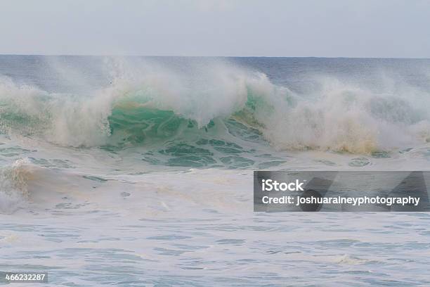 Riesige Welle Pause Während Storm Stockfoto und mehr Bilder von Blau - Blau, Brandung, Farbbild