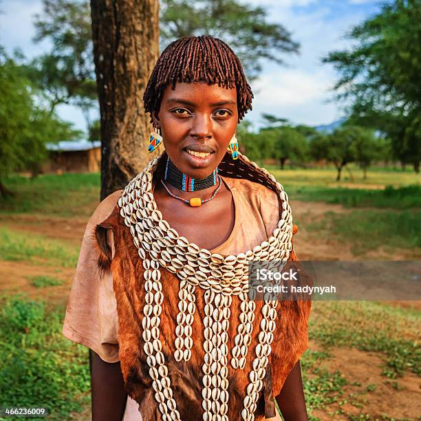 Mujer Samai Tribe Etiopía África Foto de stock y más banco de imágenes de Adulto - Adulto, Africano-americano, Afrodescendiente