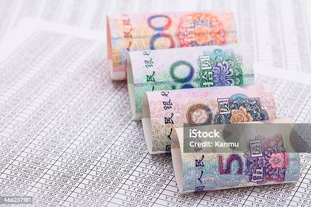 Rmb Banknotes ロールアップで金融レポート - 50元札のストックフォトや画像を多数ご用意 - 50元札, オレンジ色, クルクルと巻いた