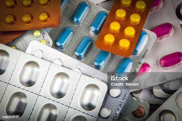 Comprimidos Y De Las Cápsulas Foto de stock y más banco de imágenes de Adicción - Adicción, Asistencia sanitaria y medicina, Azul