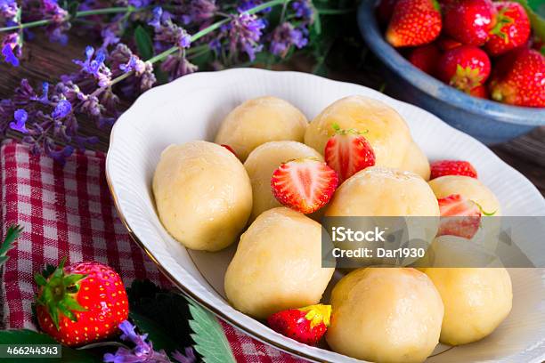 Dumplings Com Morangos - Fotografias de stock e mais imagens de A Vapor - A Vapor, Alimentação Não-saudável, Almoço