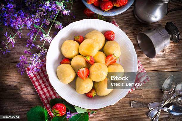 餃子ストロベリー - イチゴのストックフォトや画像を多数ご用意 - イチゴ, クローズアップ, サーブを打つ
