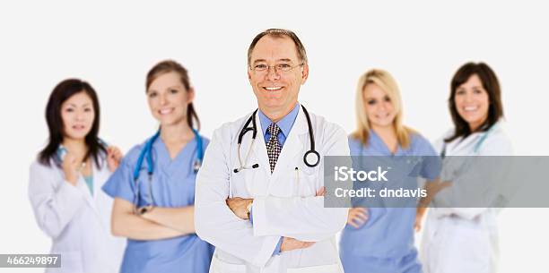 Medico - Fotografie stock e altre immagini di Accudire - Accudire, Adulto, Allegro