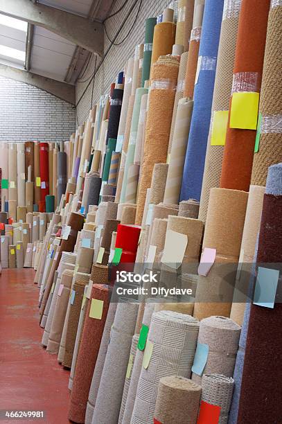 Foto de Tapete Rolls No Armazém e mais fotos de stock de Carpete - Carpete, Rolo, Armazém