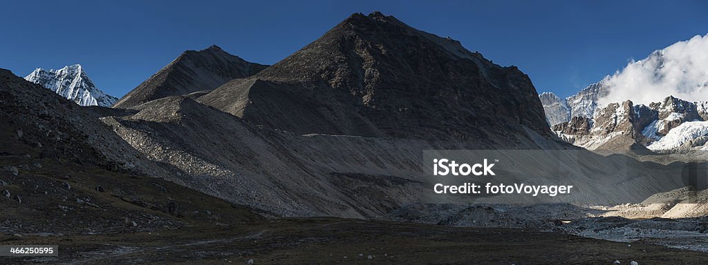 Abgelegenen Wildnis Berge Bergspitzen verschneiten Gipfel panorama Himalajagebirge - Lizenzfrei Asien Stock-Foto