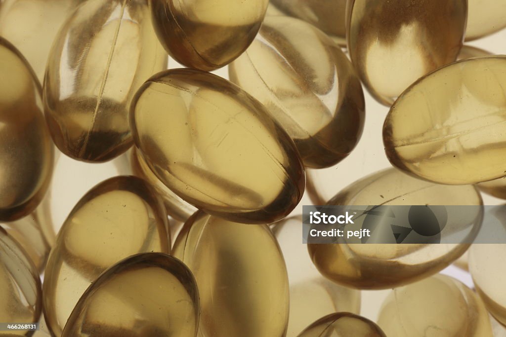 Golden gel vitamina ômega 3 cápsulas de Óleo de peixe - Foto de stock de Amarelo royalty-free