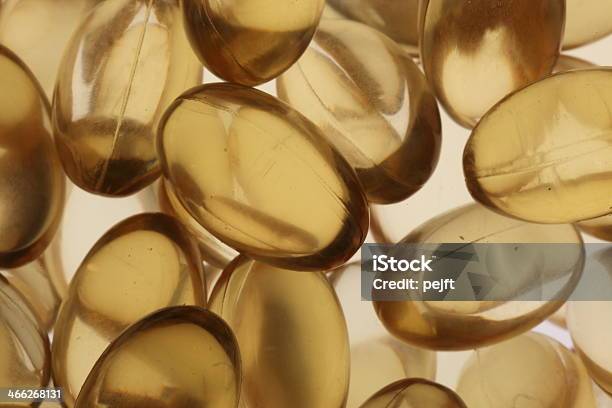 Foto de Golden Gel Vitamina Ômega 3 Cápsulas De Óleo De Peixe e mais fotos de stock de Amarelo