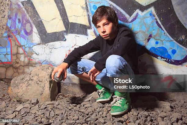 Graffiti Boysit - Fotografias de stock e mais imagens de Criança de Rua - Criança de Rua, 10-11 Anos, Arte