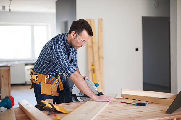 jeden dzień w pracy z carpenter - home remodeling zdjęcia i obrazy z banku zdjęć