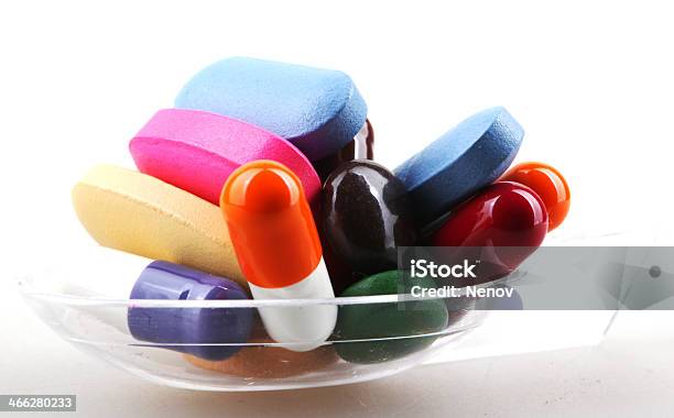 Таблетки И Капсулы — стоковые фотографии и другие картинки Амфетамин - Амфетамин, В экстазе, Витамин