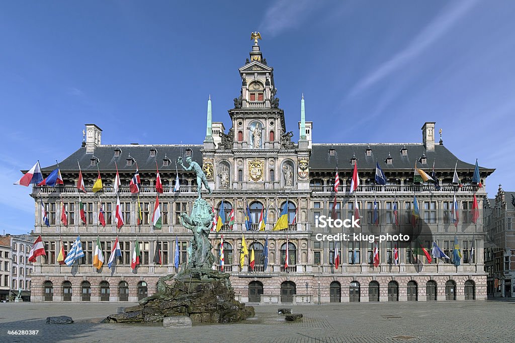 Ант�верпен ратуша и Brabo фонтан, Бельгия - Стоковые фото Город Антверпен - Бельгия роялти-фри