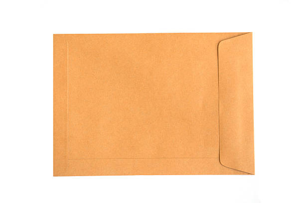 brązowy koperty izolować na białym tle - manilla envelope zdjęcia i obrazy z banku zdjęć