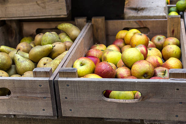 caixas de frutas - abundance apple red yellow - fotografias e filmes do acervo