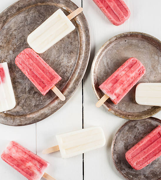 istock Creamy and strawberry popsicles 466286428
