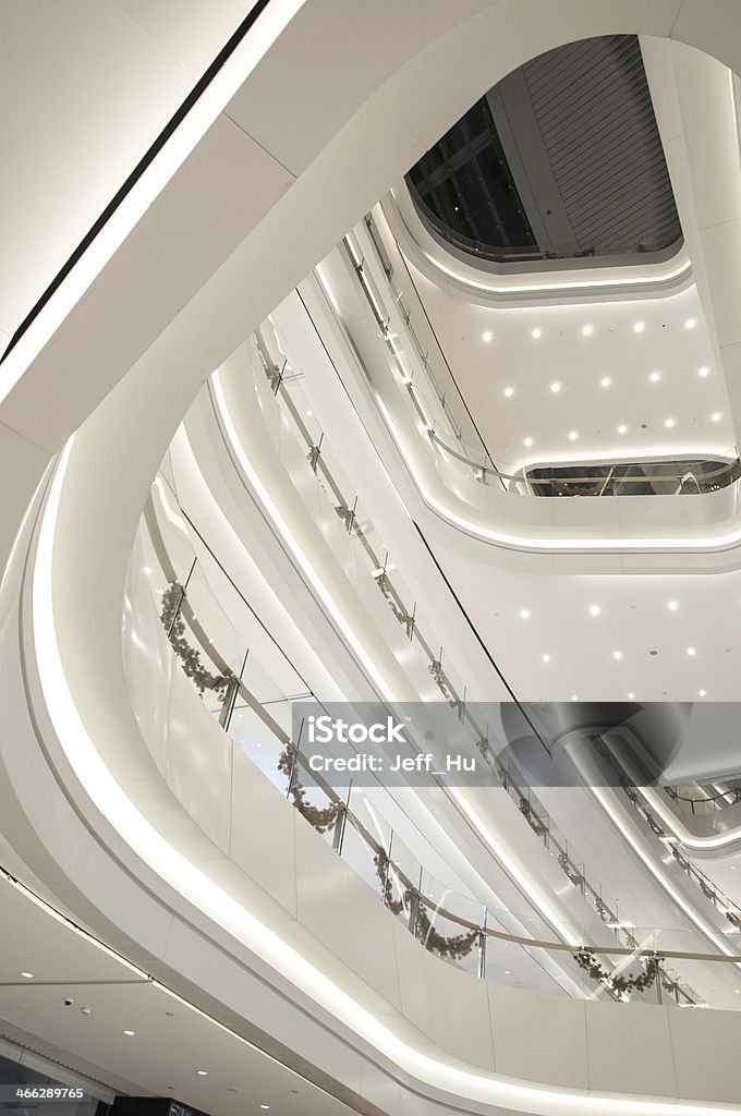 Лестницы в современной зданий - Стоковые фото Архитектура роялти-фри