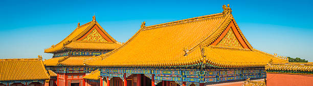 пекин запретный город украшенный pagoda крыши культовых залы panorama, китай - zijin cheng стоковые фото и изображения
