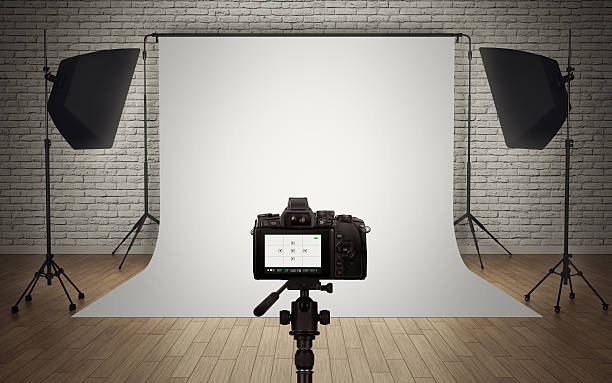 configuração de estúdio foto luz com a câmara digital - tripod camera photographic equipment photography imagens e fotografias de stock