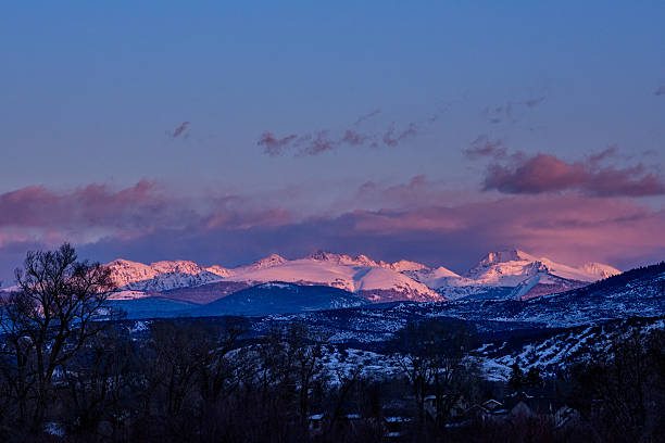 사와치 산 산꼭대기의 아침노을 풍경 - copy space alpenglow winter mountain range 뉴스 사진 이미지