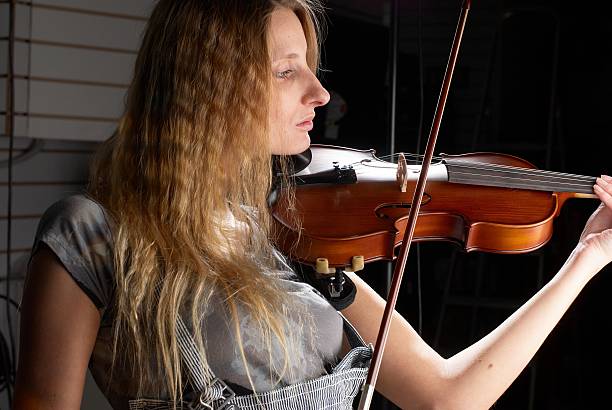 istock Pretty woman and violin 466324251