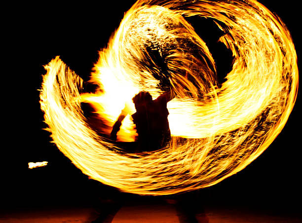 danseur de feu - fire dancer photos et images de collection