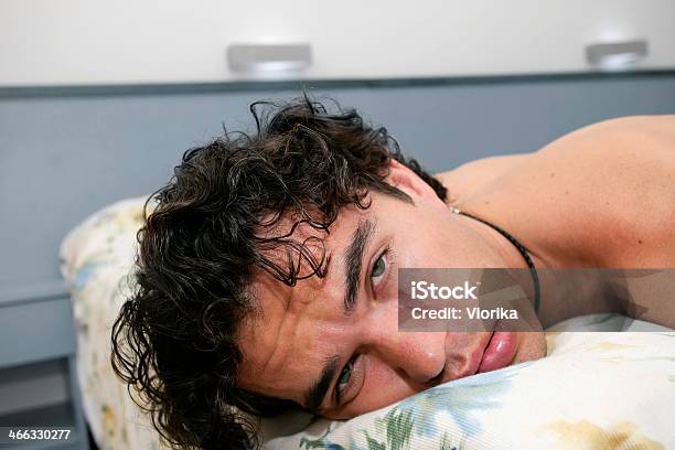 Gefühl Bad Stockfoto und mehr Bilder von Bett - Bett, Eine Person, Humor