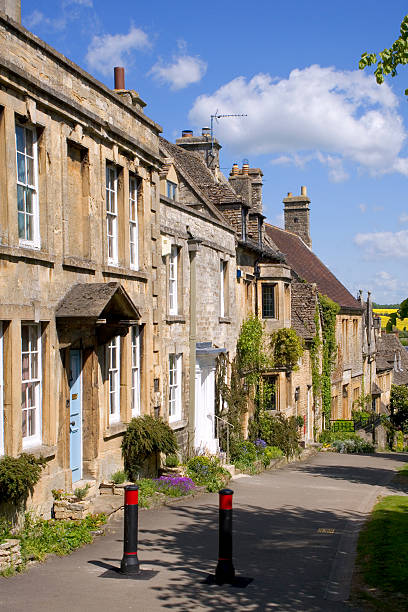istock Picturesque Cotswolds - Burford 466333425