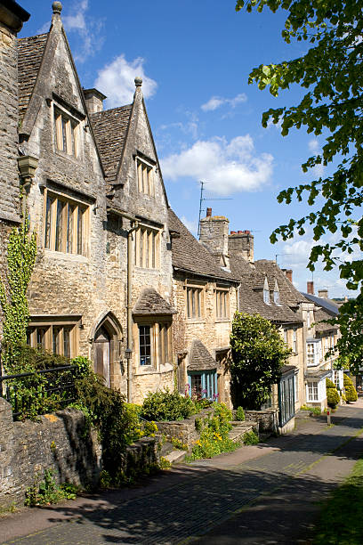 istock Picturesque Cotswolds - Burford 466333727