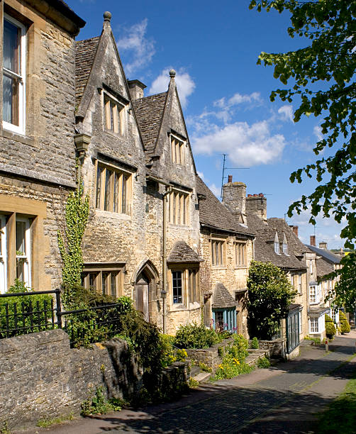 istock Picturesque Cotswolds - Burford 466333753