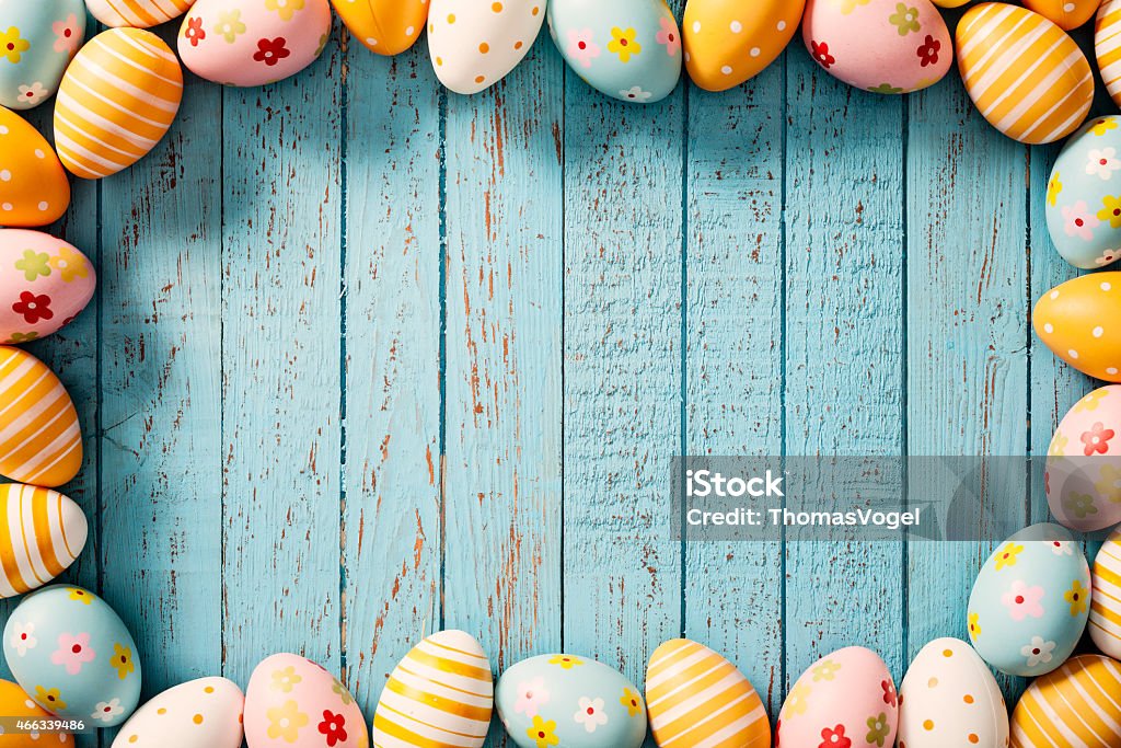 Ostern Eier auf Old Blue Holz Hintergrund-Frame-Saison - Lizenzfrei Ostern Stock-Foto