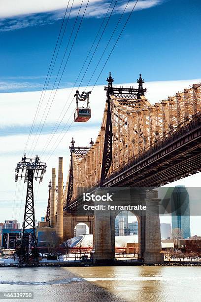 Queensboro Bridge E Roosevelt Island New York Tram - Fotografie stock e altre immagini di Inverno