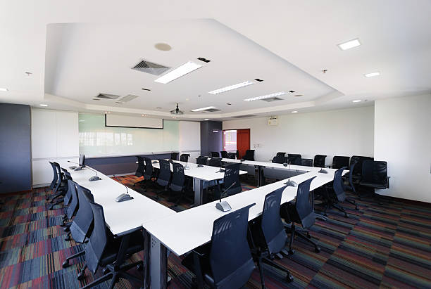 interior moderno de sala de conferencias - classroom education chair carpet fotografías e imágenes de stock