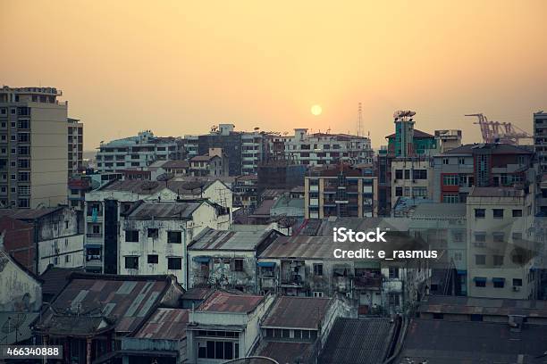 Закат В Янгоне — стоковые фотографии и другие картинки Старый - Старый, Янгон, 2015