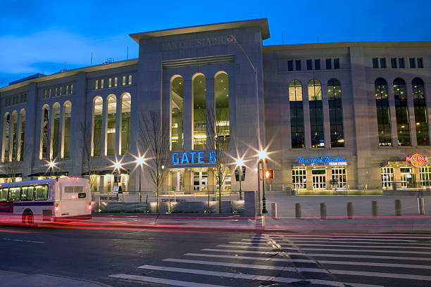 yankee stadium - new york yankees photos et images de collection