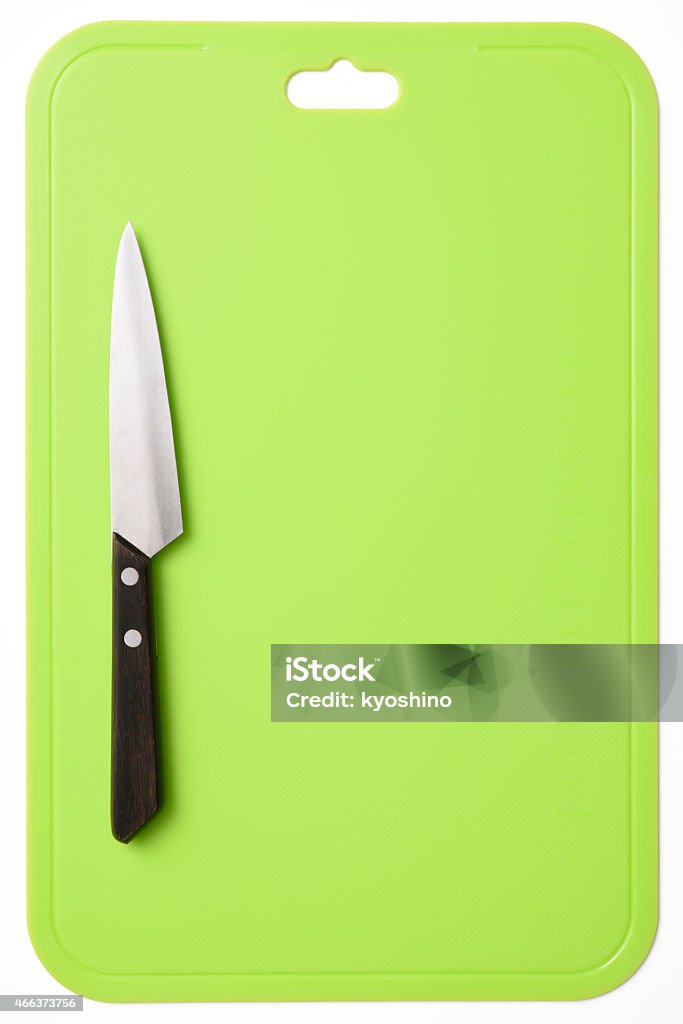 皮むきナイフ、プラスチックカティングボードグリーン - カットアウトのロイヤリティフリーストックフォト